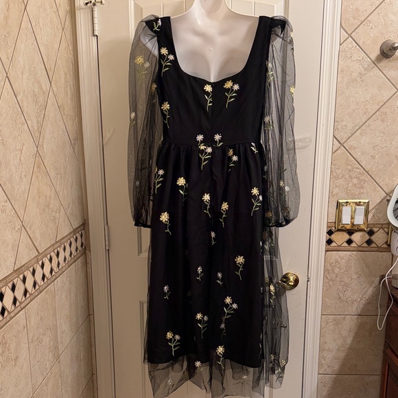 NWOT Elegant Black Floral Midi Dress - Picture 7 of 10